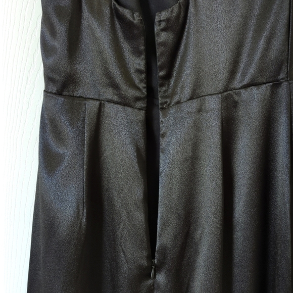 Lulu's On the Guest List Satin One-Shoulder Formal A-Line Maxi Dress Black Small - Picture 14 of 16
